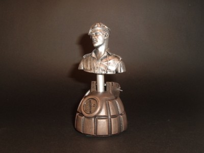 S2KM002 - Mills grenade figure/bust base